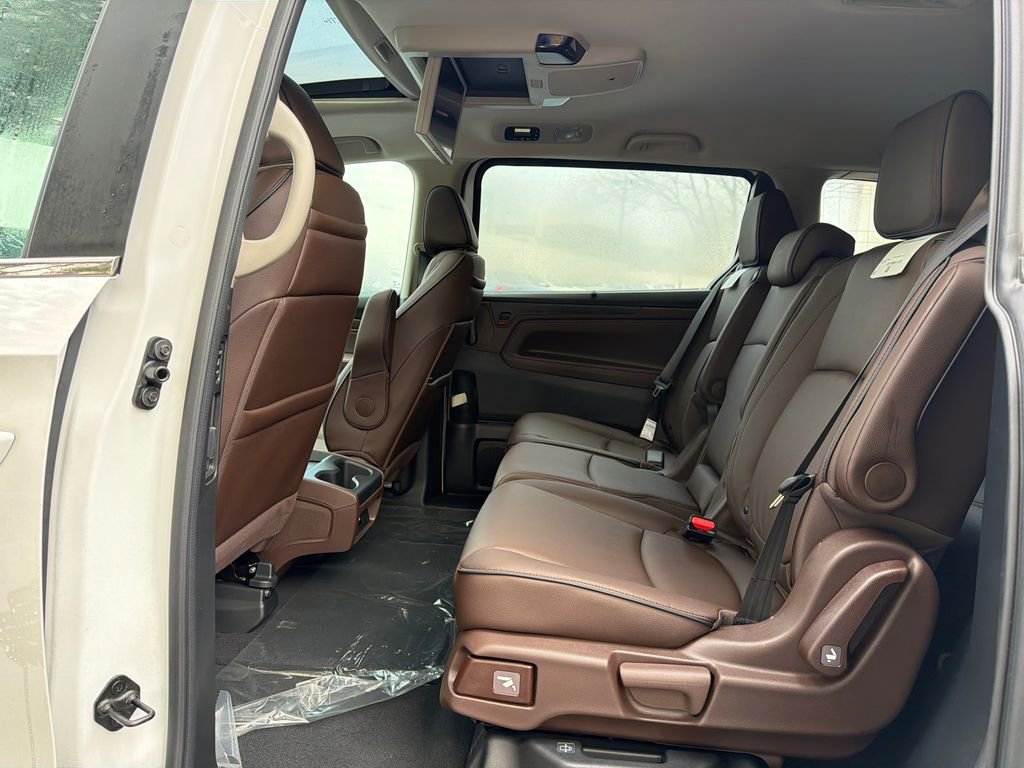 New 2026 Honda Odyssey Touring image 17