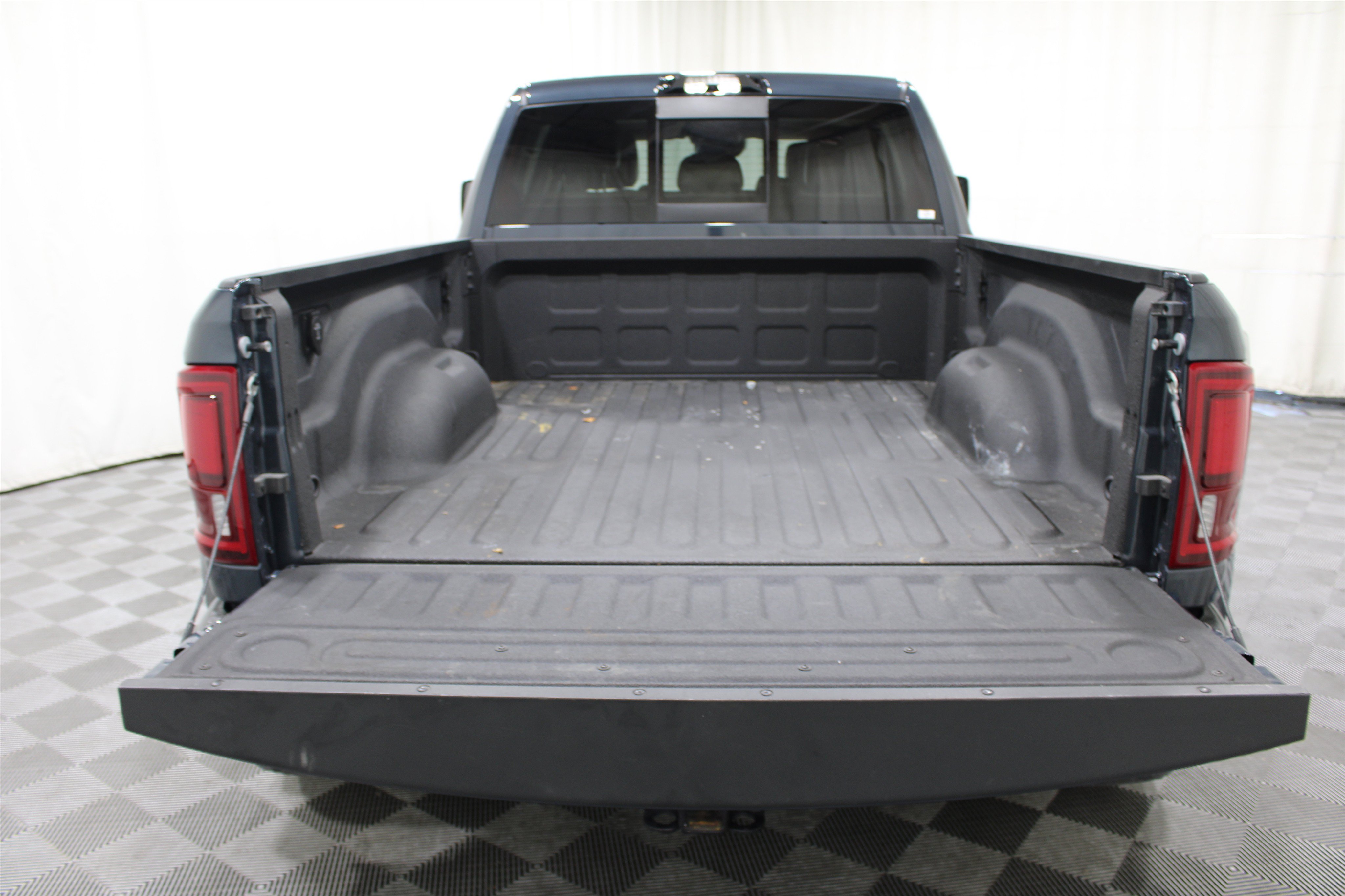 Used 2026 RAM 3500 Laramie AWD/4WD image 25