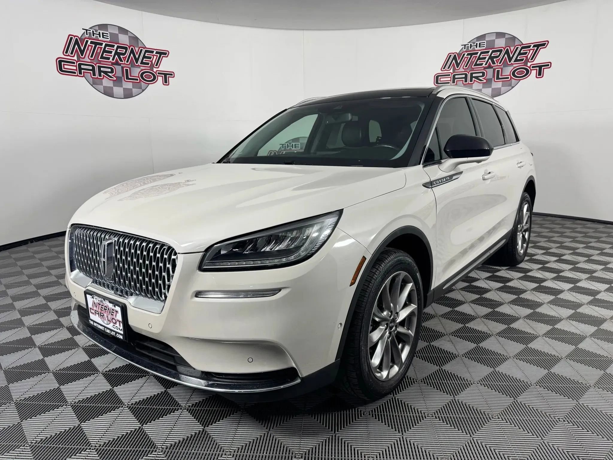 Used 2020 Lincoln Corsair AWD image 3