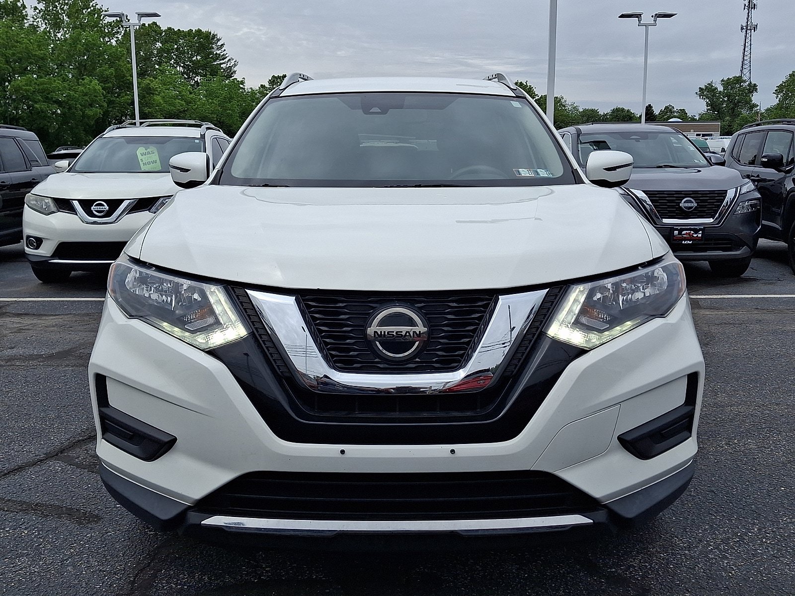 Used 2019 Nissan Rogue SV AWD/4WD image 2