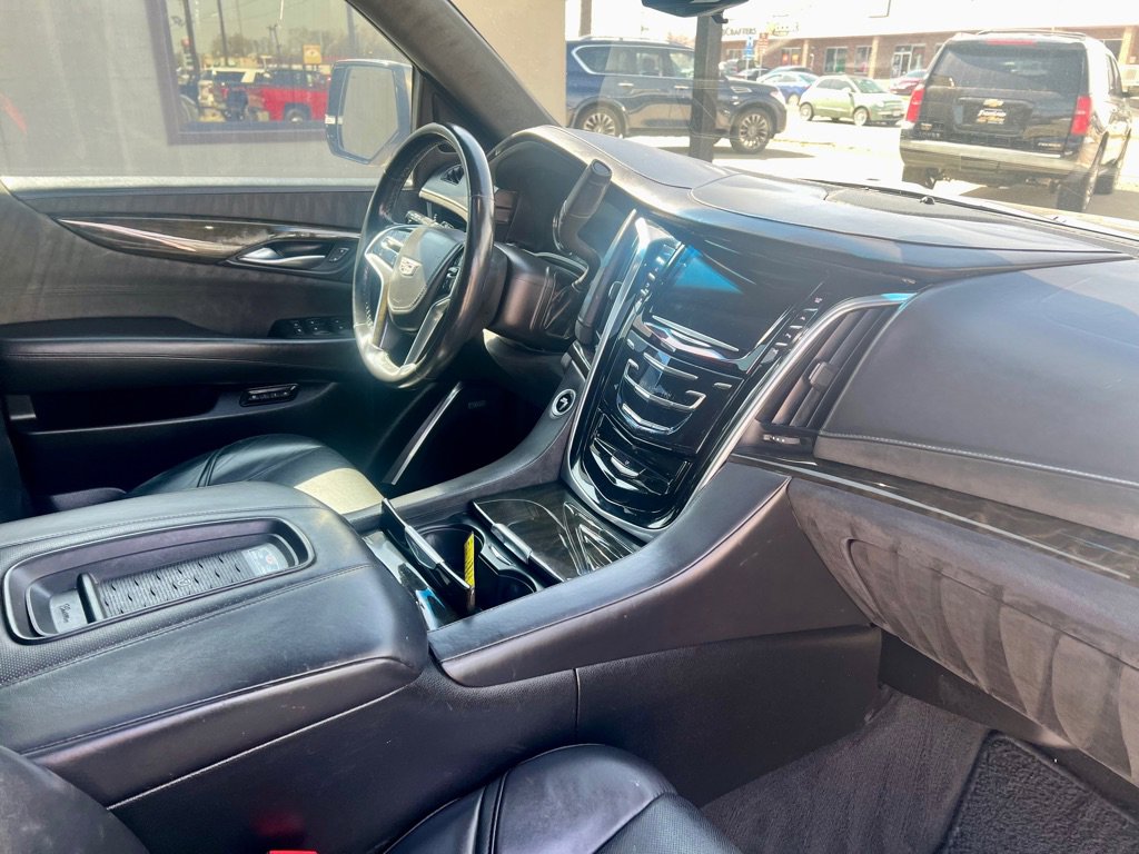 Used 2017 Cadillac Escalade ESV Platinum image 16