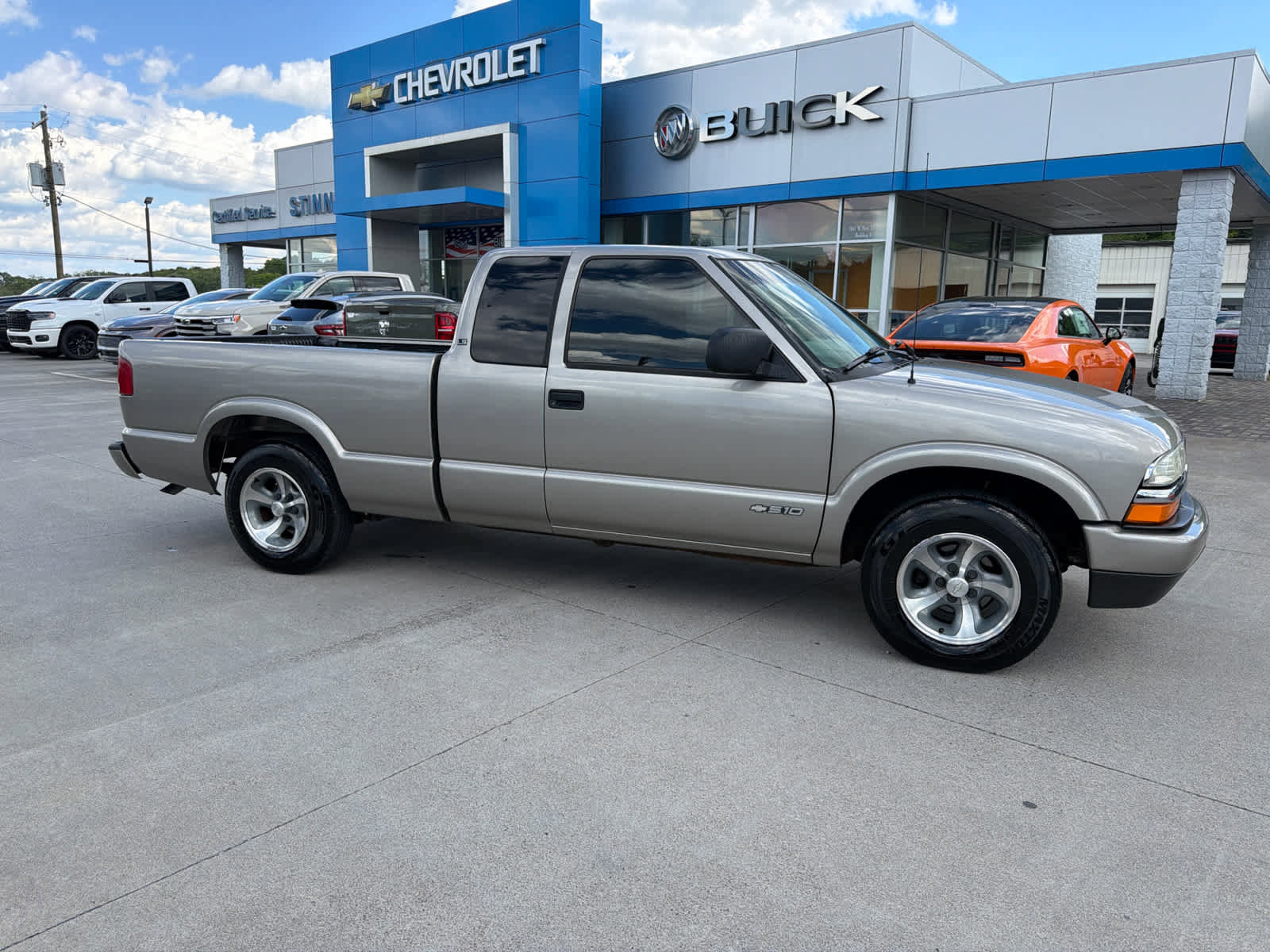 Used 2003 Chevrolet S10 Pickup LS RWD image 2