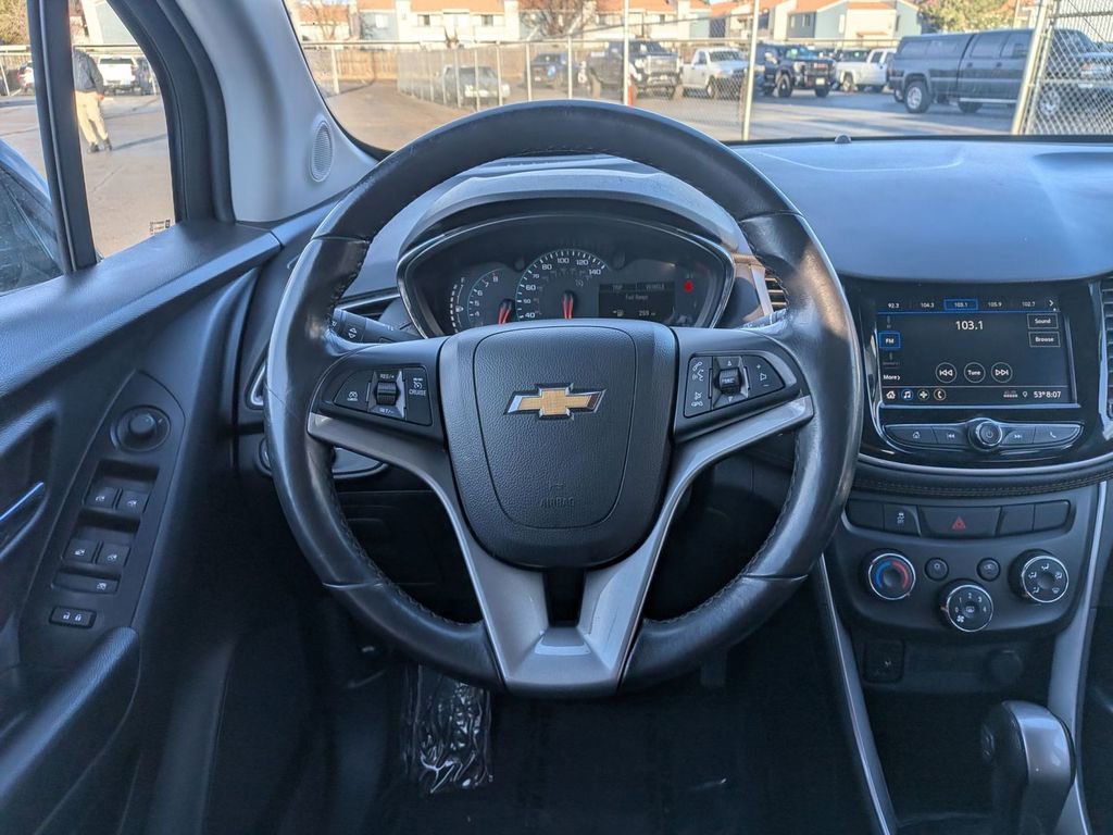 Used 2022 Chevrolet Trax LT w/ LT Convenience Package image 19