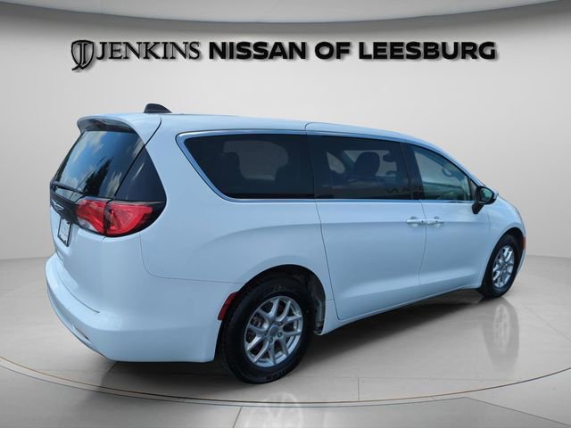 Used 2023 Chrysler Voyager LX FWD image 6