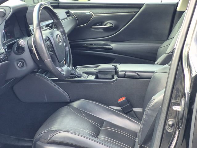 Used 2022 Lexus ES 300h w/ Luxury Package image 17