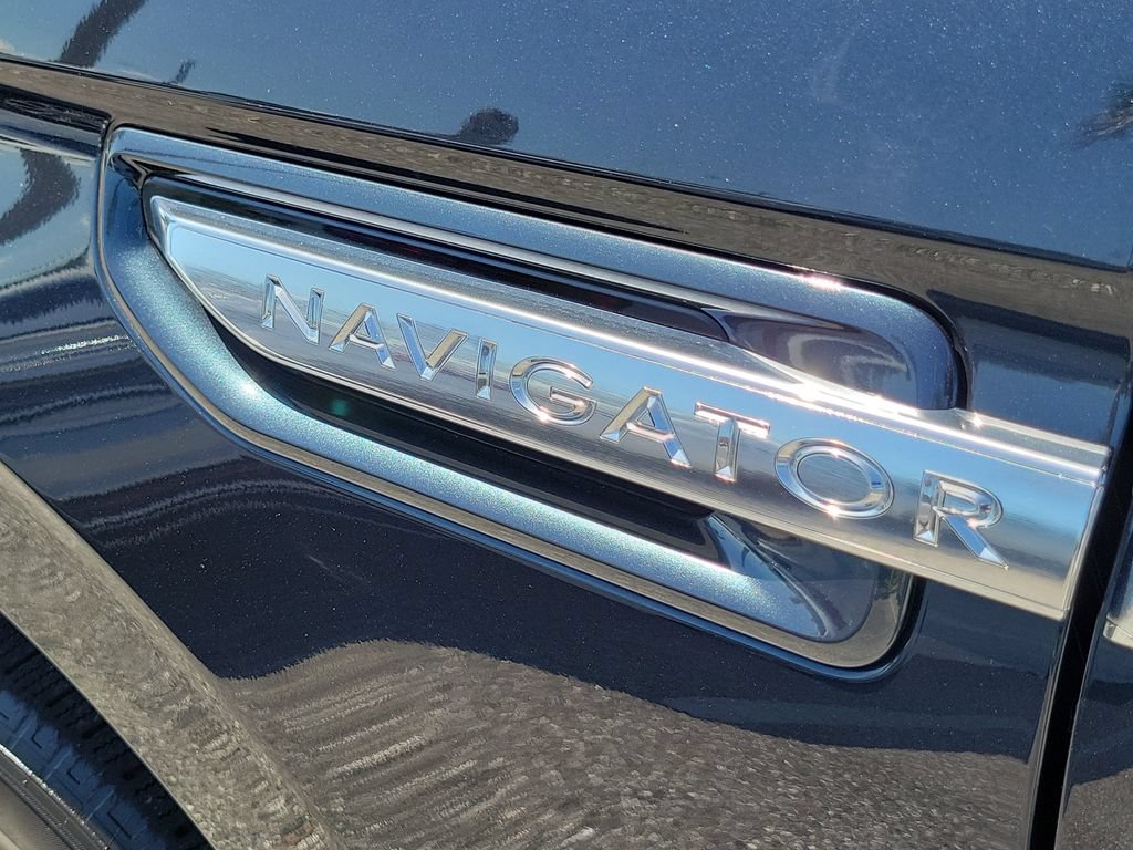 Used 2021 Lincoln Navigator Reserve w/ Luxury Package AWD/4WD image 6