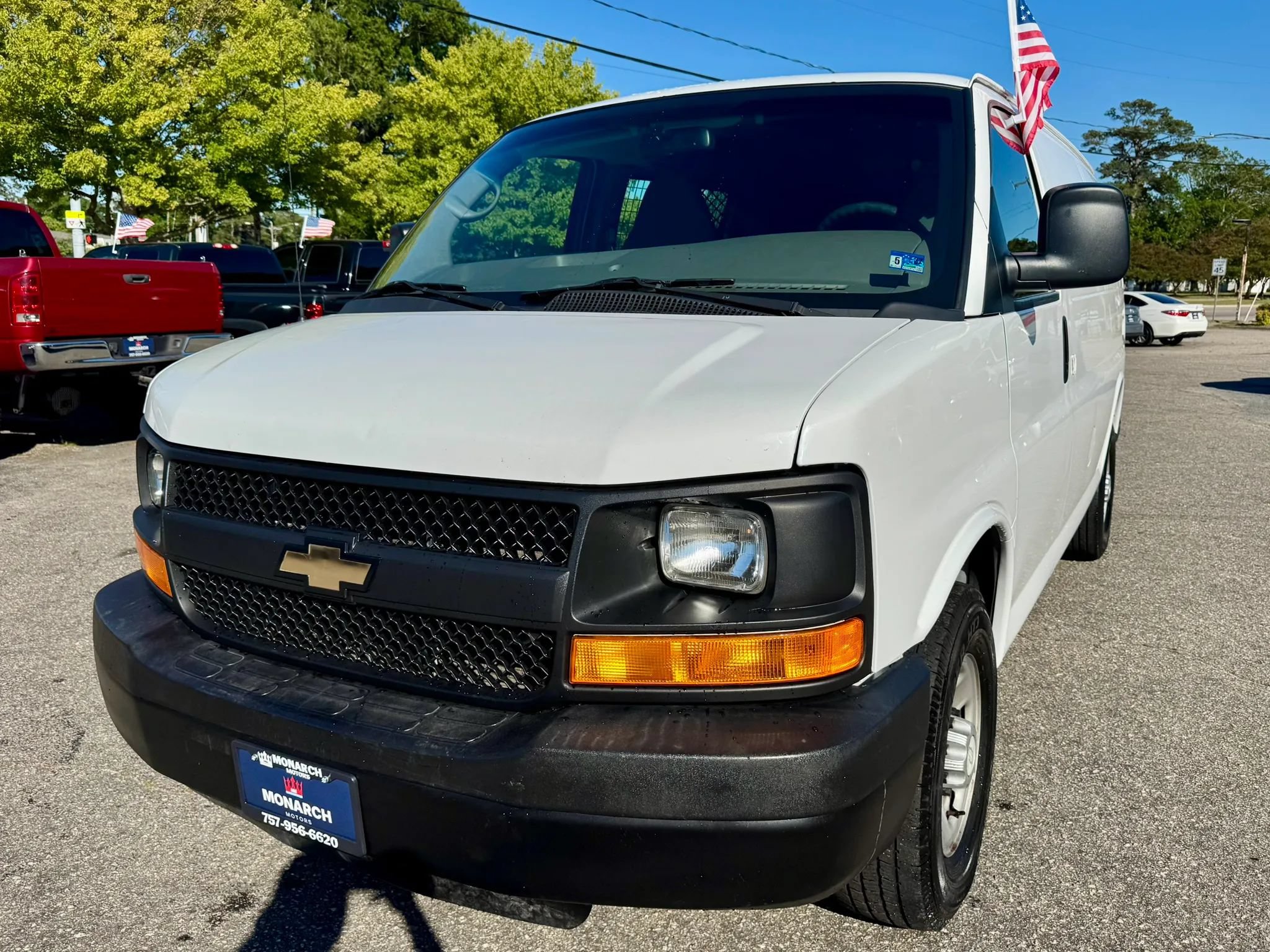 Used 2015 Chevrolet Express 2500 RWD image 1