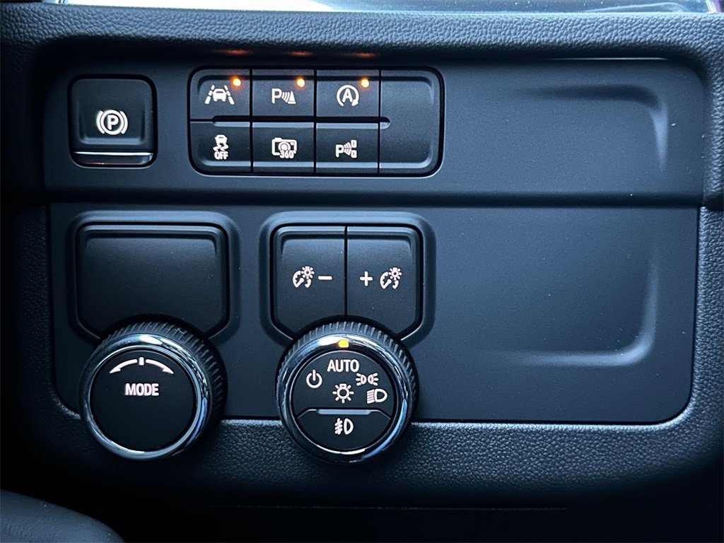 New 2026 Chevrolet Suburban Premier image 32