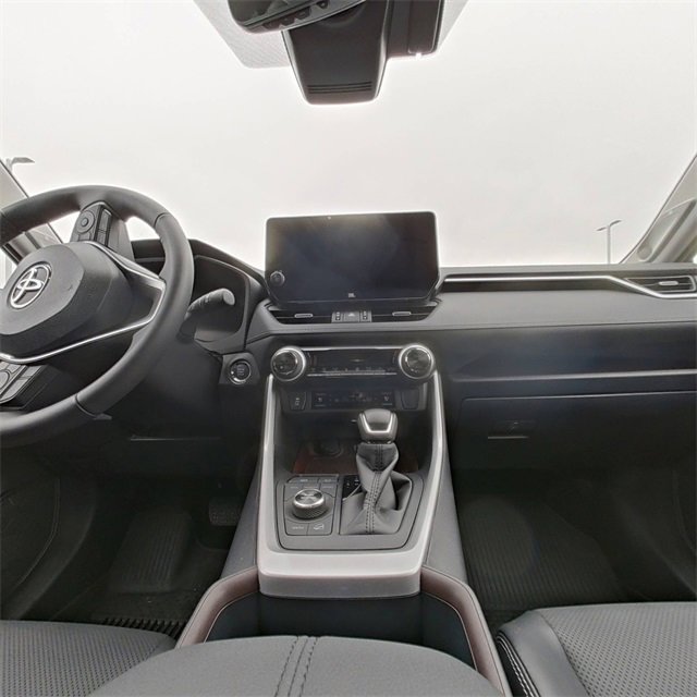 Used 2025 Toyota RAV4 Limited image 25
