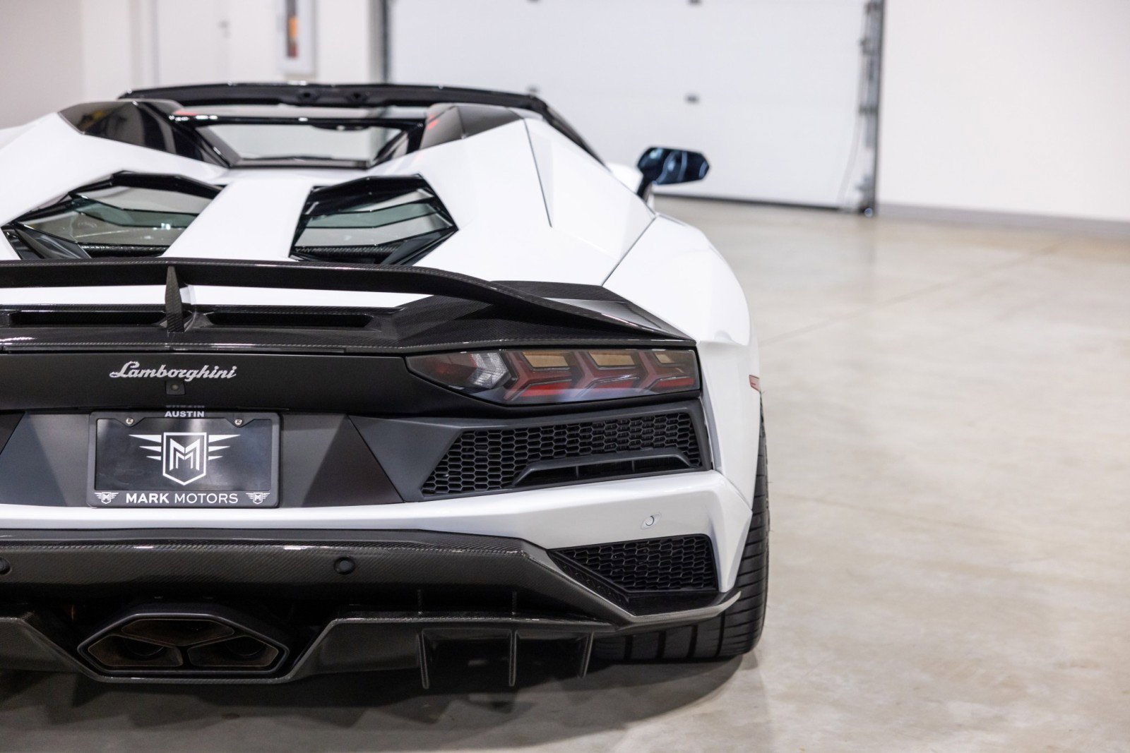 Used 2019 Lamborghini Aventador S image 14