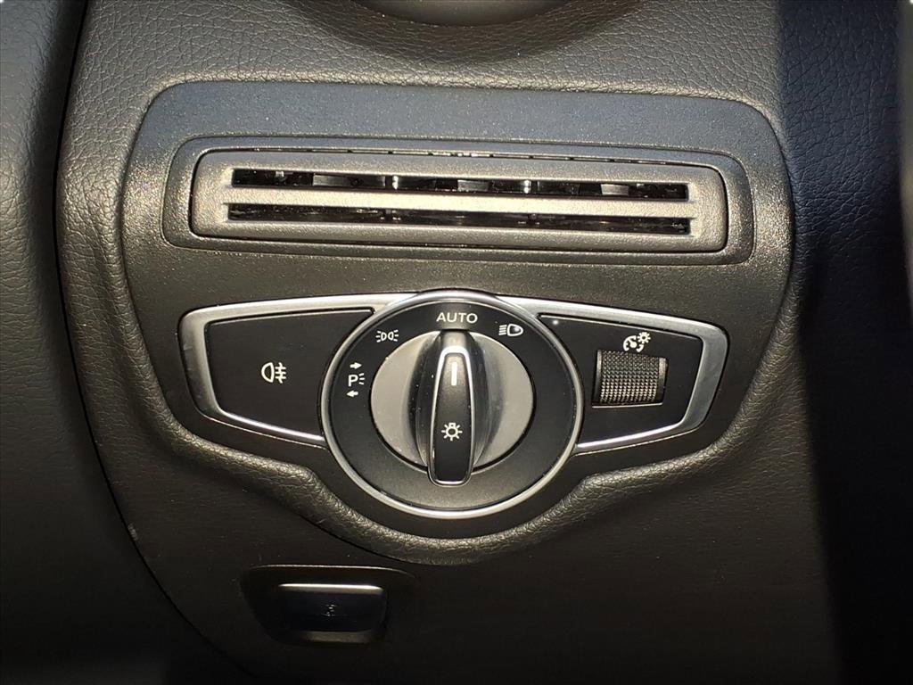 Used 2022 Mercedes-Benz GLC 300 4MATIC image 26