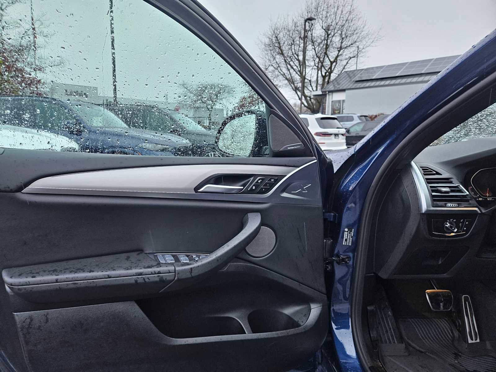 Used 2025 BMW X4 xDrive30i w/ Premium Package image 23