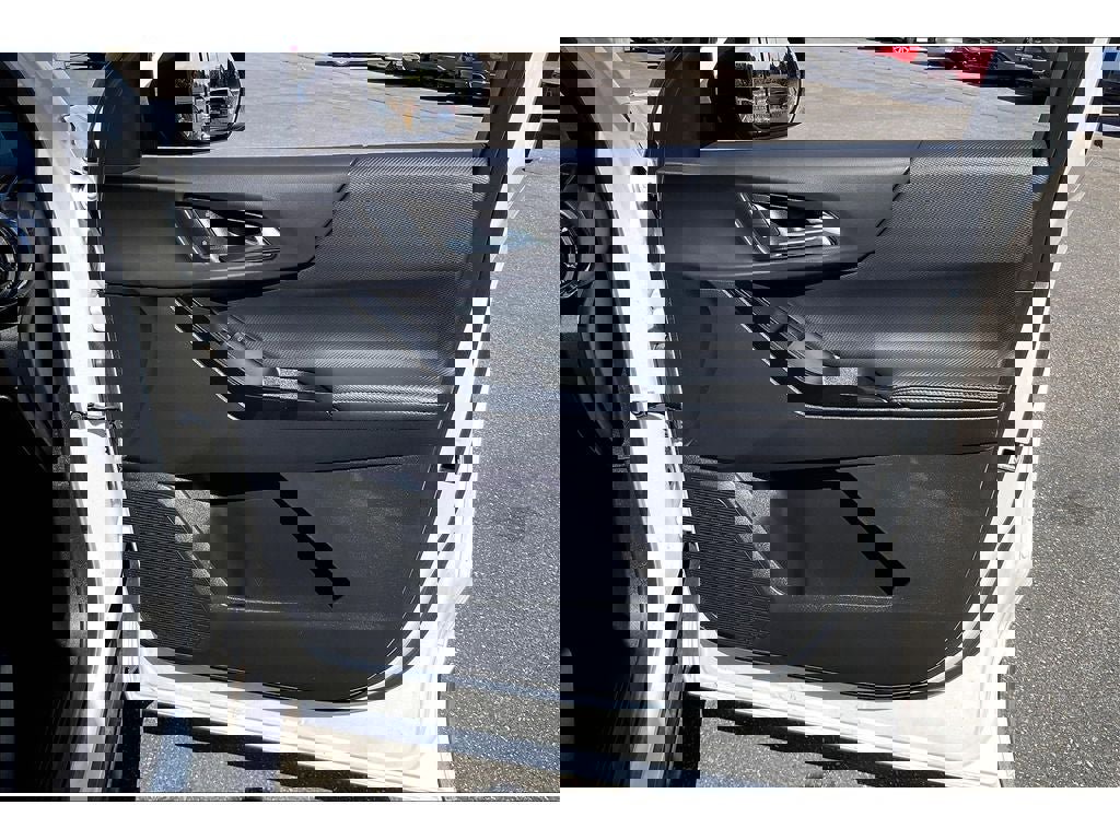 Used 2025 Chevrolet Equinox LT image 23