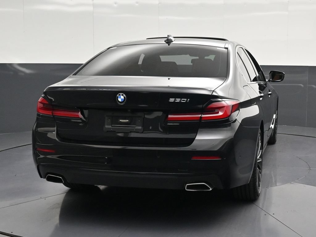 Used 2021 BMW 530i w/ Premium Package RWD image 2