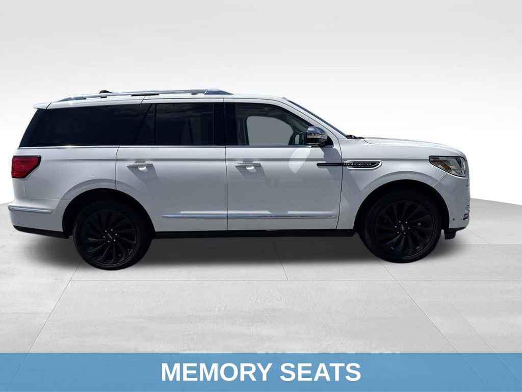 Used 2020 Lincoln Navigator Black Label w/ Cargo Convenience Package AWD/4WD image 9