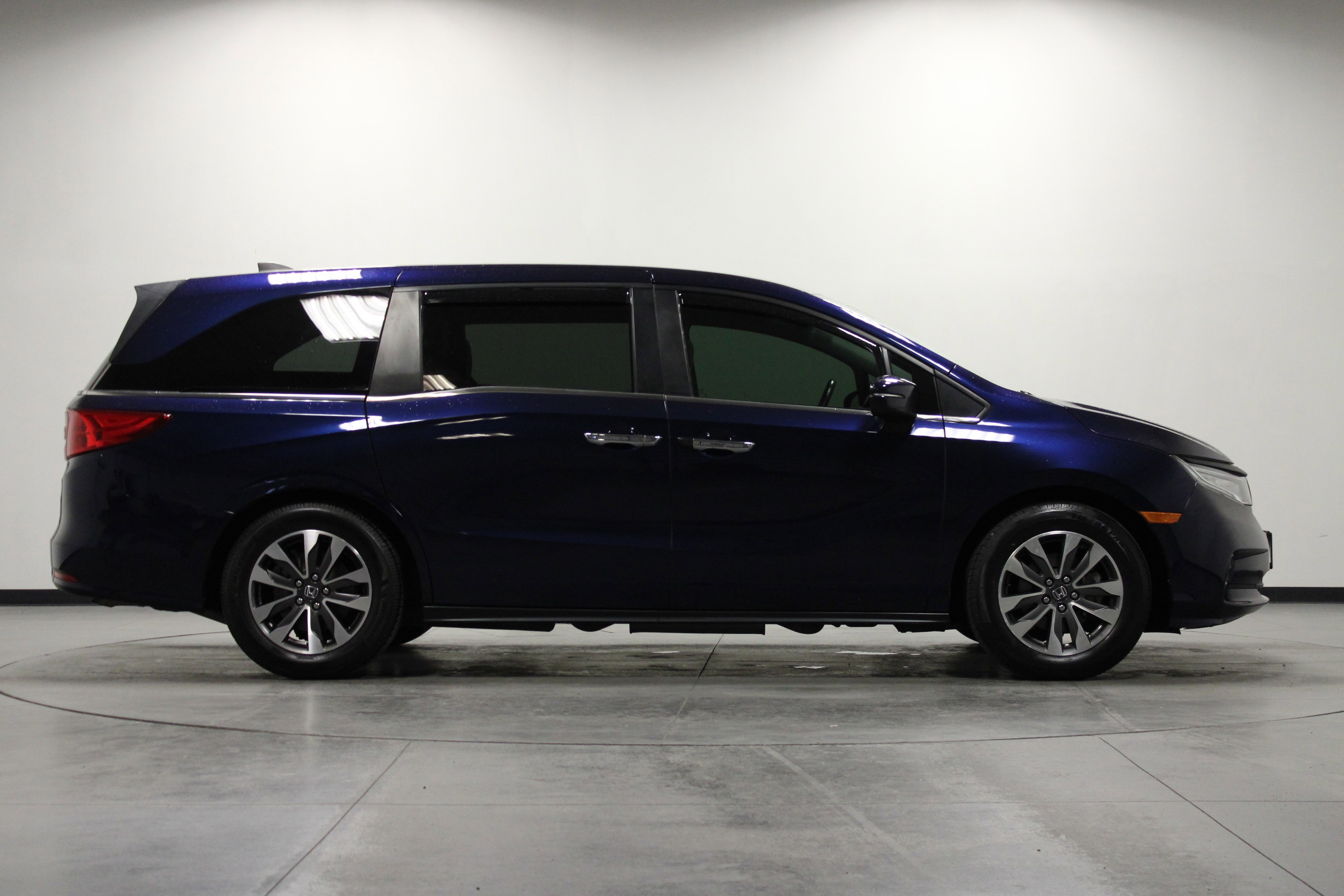 Used 2021 Honda Odyssey EX-L image 3