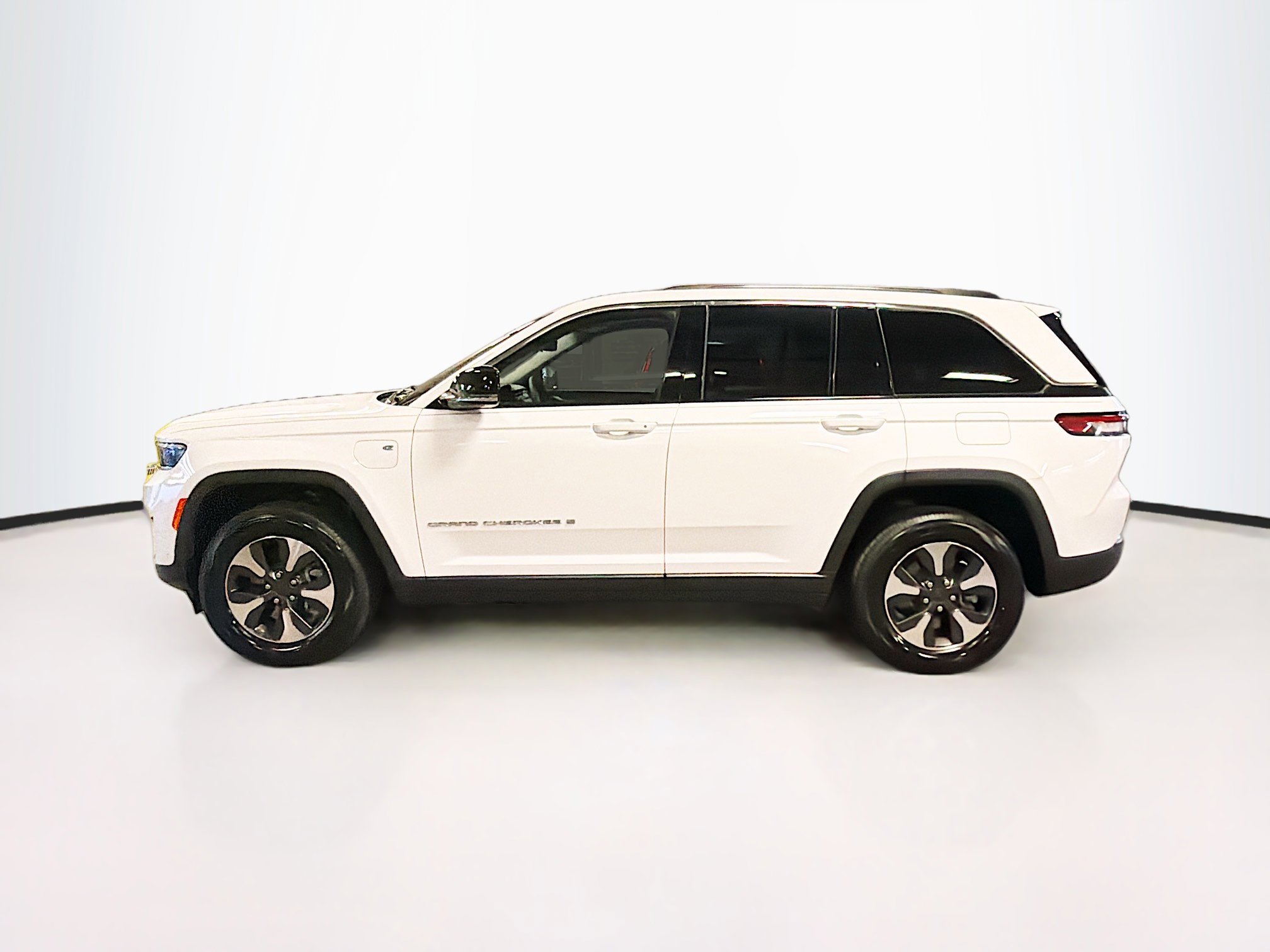 Used 2022 Jeep Grand Cherokee Limited 4xe w/ Luxury Tech Group II AWD/4WD image 4