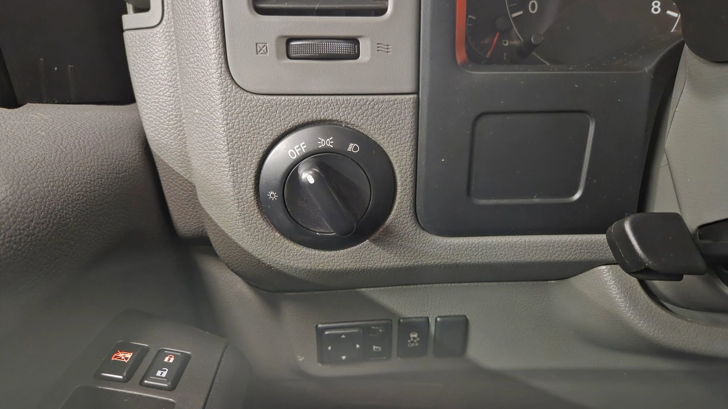 Used 2018 Nissan NV 2500 SV w/ Navigation Package image 21