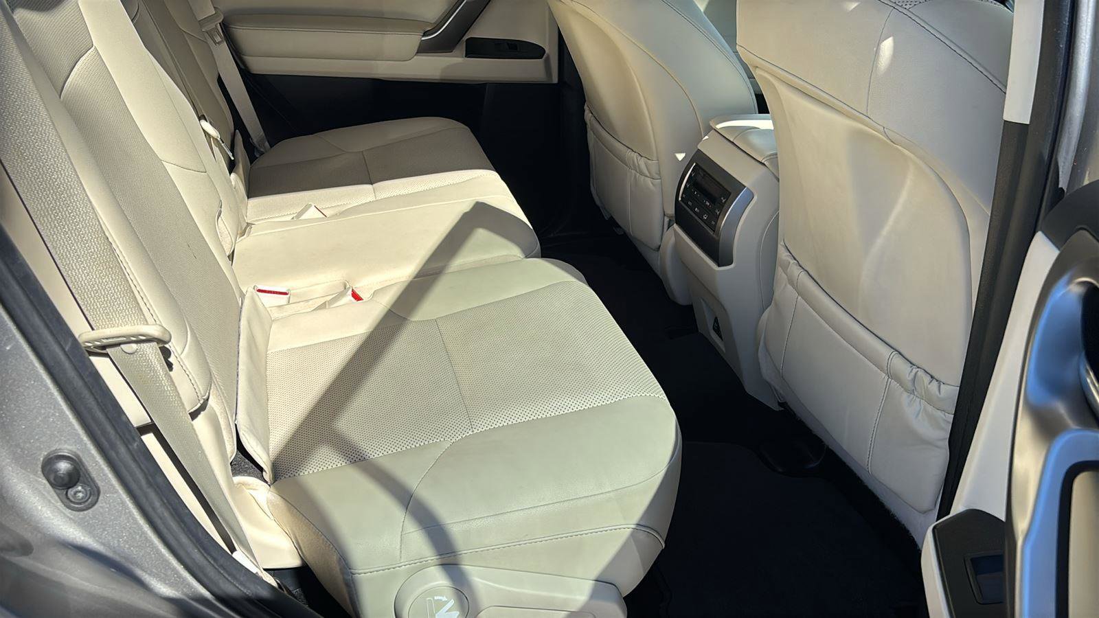 Used 2023 Lexus GX 460 Premium image 18