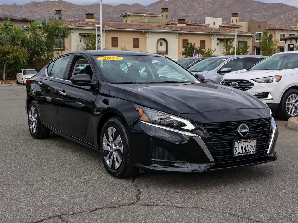 Used 2025 Nissan Altima 2.5 S image 2