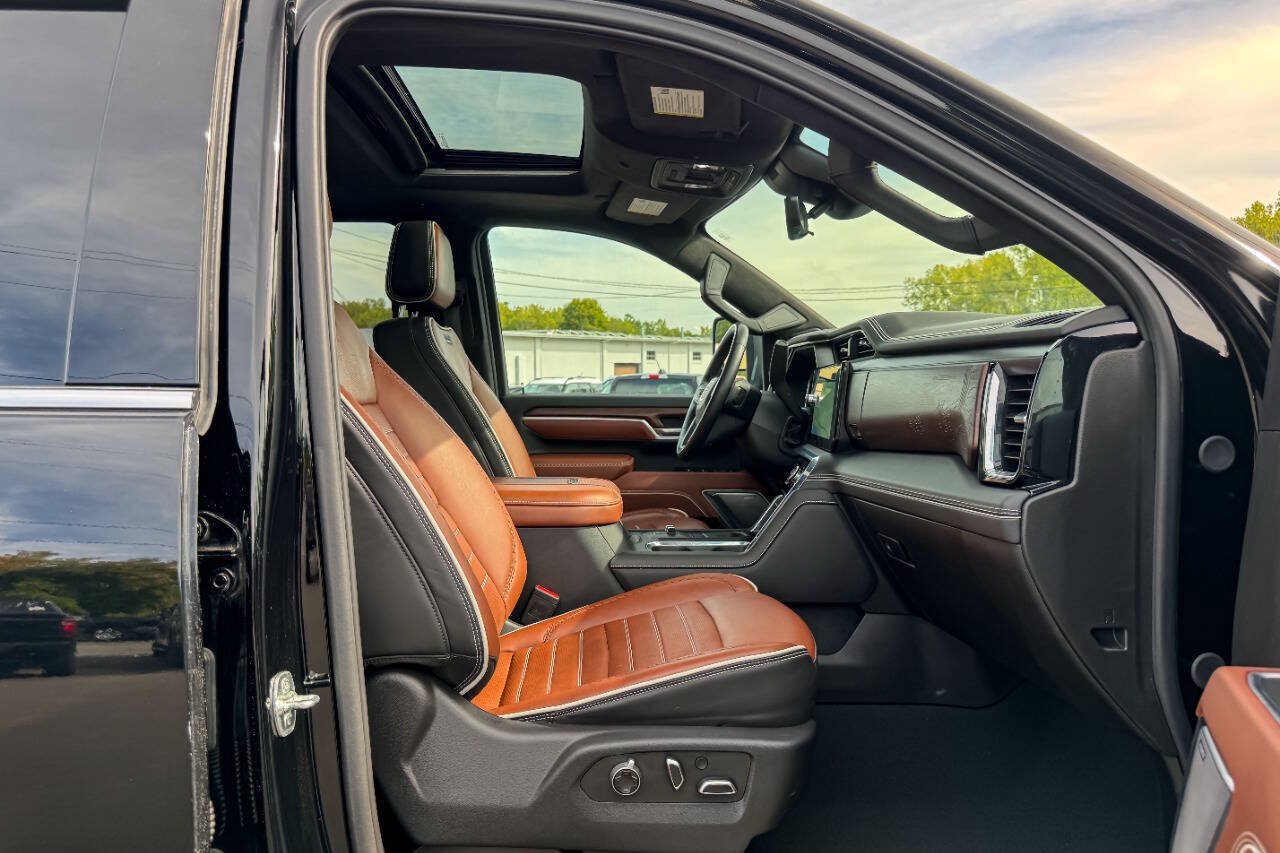 Used 2025 GMC Sierra 3500 Denali Ultimate AWD/4WD image 15