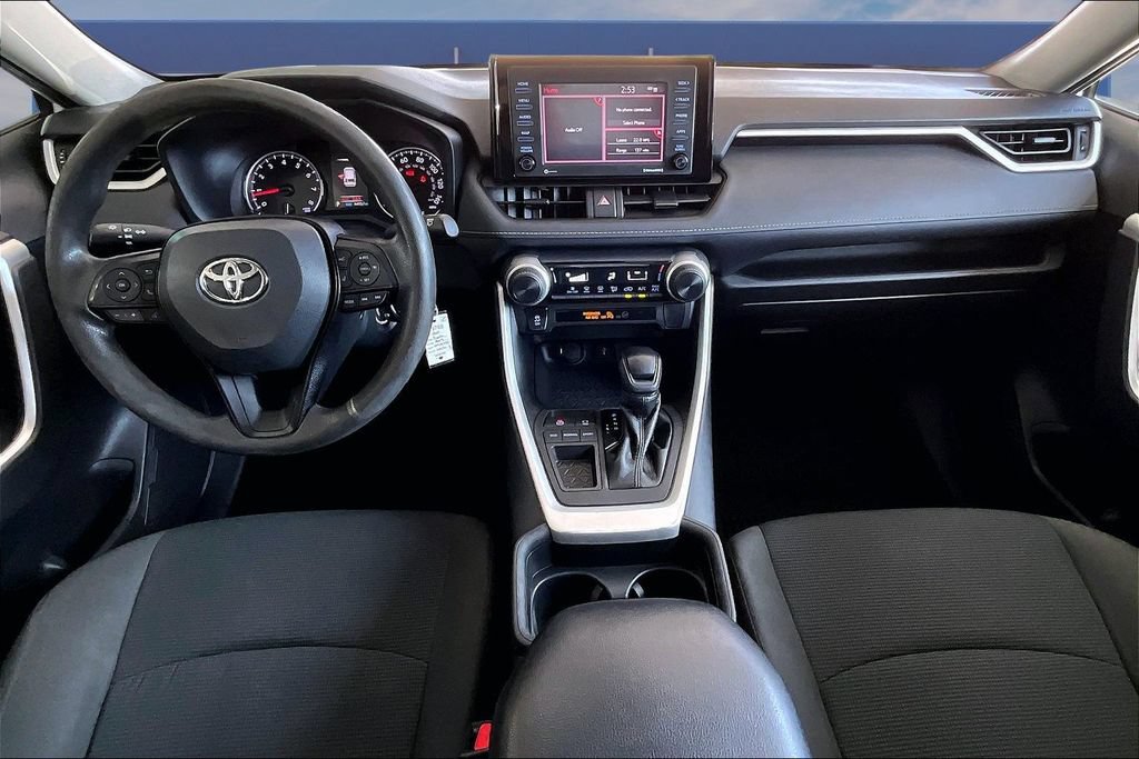 Used 2021 Toyota RAV4 LE FWD image 6
