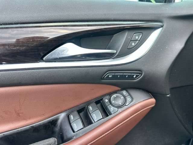 Used 2019 Buick Enclave Avenir w/ Avenir Technology Package AWD/4WD image 44