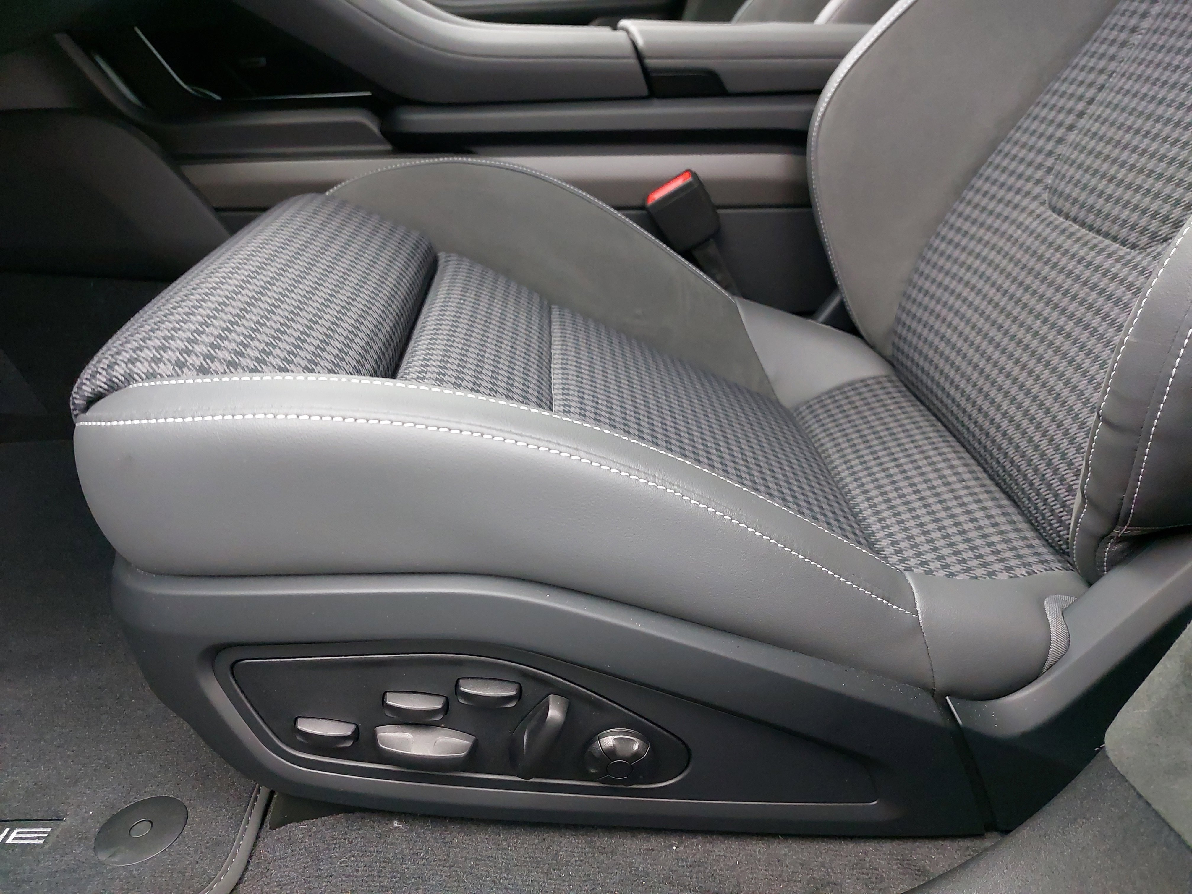 New 2025 Porsche Taycan Turbo S image 31