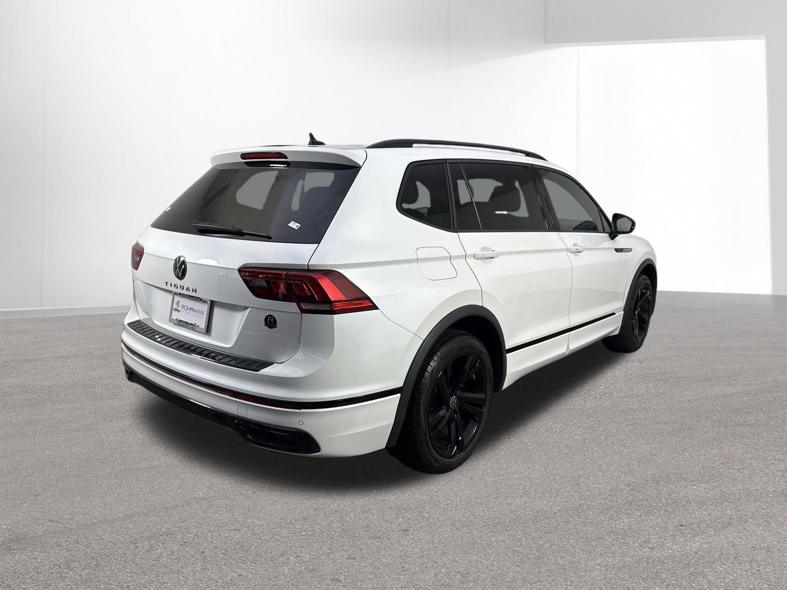 Used 2023 Volkswagen Tiguan SE R-Line FWD image 37
