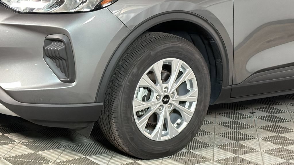 Used 2024 Ford Escape Active w/ Tech Pack #1 AWD/4WD image 4