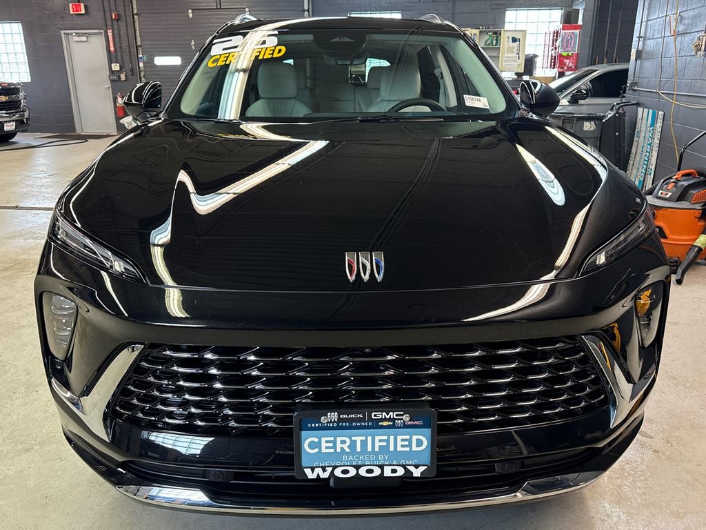 Certified 2025 Buick Envision Avenir image 2