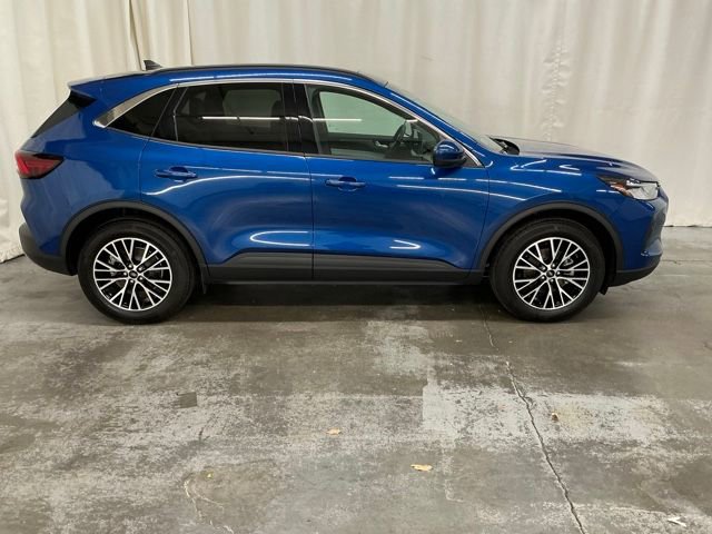 Used 2023 Ford Escape SE image 2