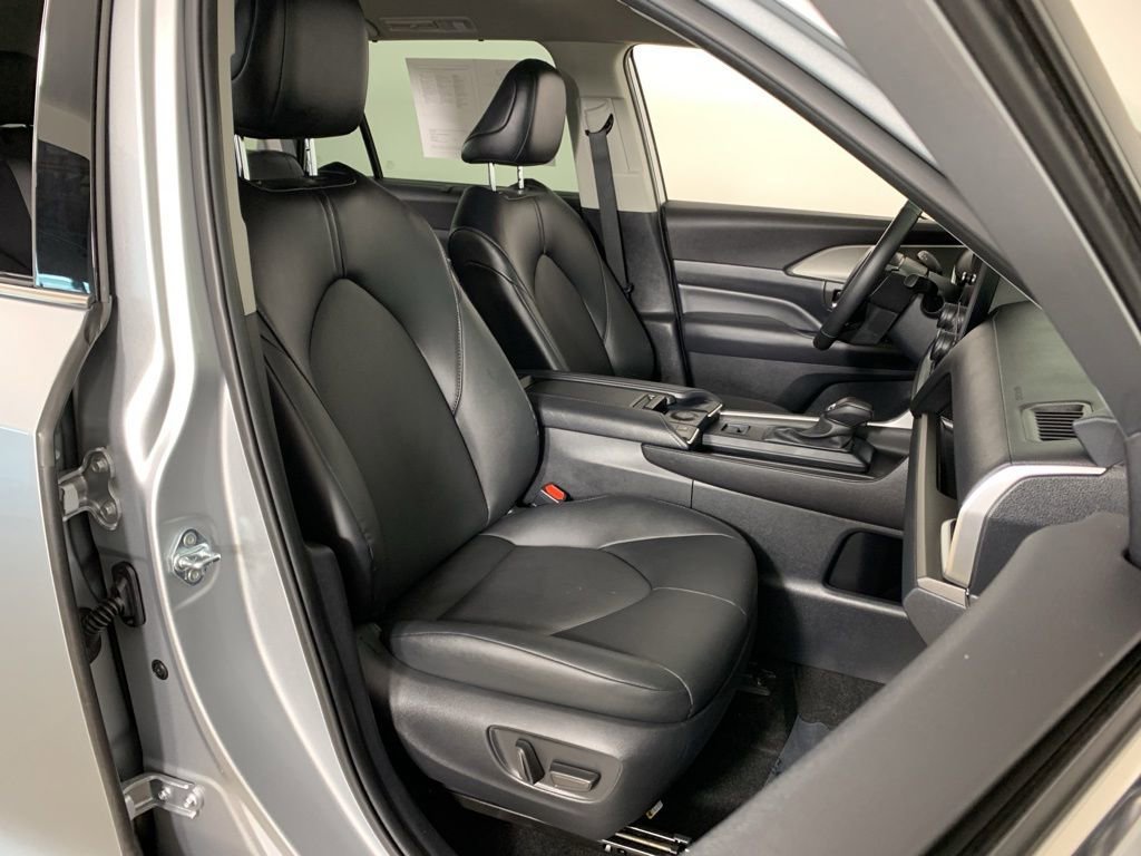 Used 2024 Toyota Grand Highlander AWD Hybrid image 40