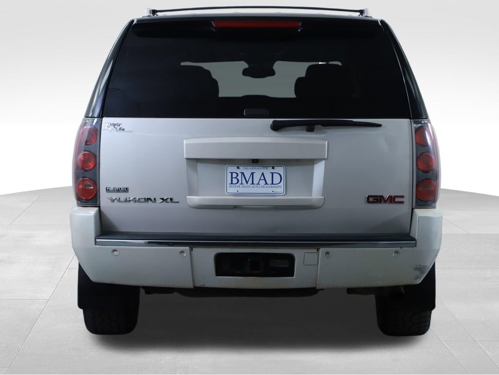 Used 2011 GMC Yukon XL Denali image 11