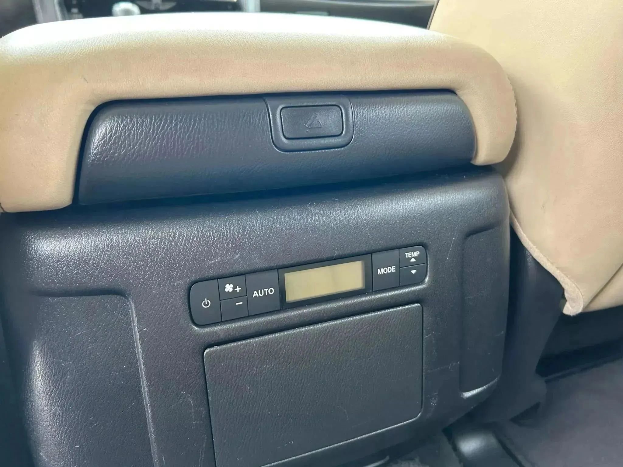 Used 2021 Nissan Armada SV w/ SV Appearance Package image 33