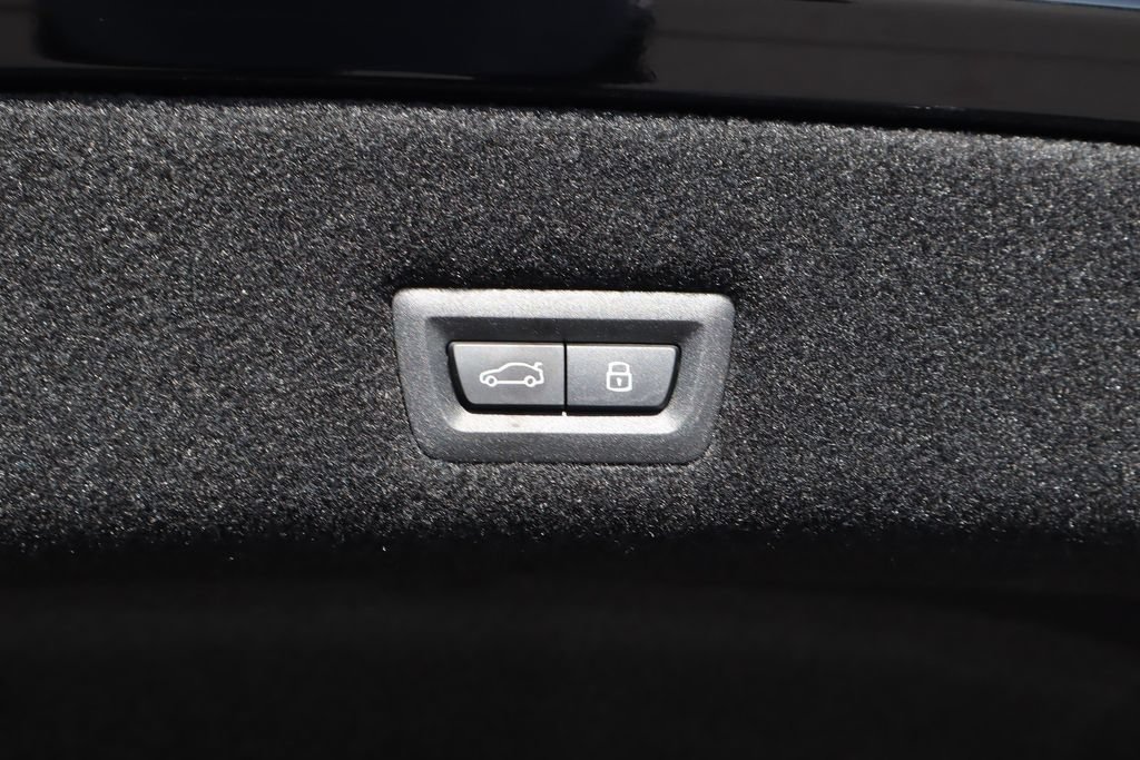 Used 2026 BMW 740i w/ Premium Package RWD image 38