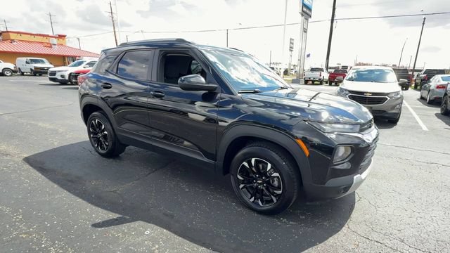 Used 2023 Chevrolet TrailBlazer LT w/ Convenience Package AWD/4WD image 2