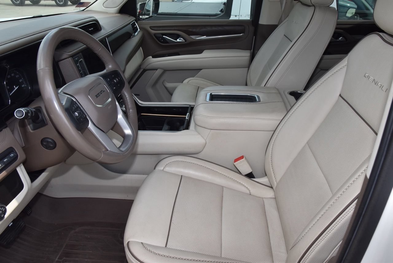 Used 2021 GMC Yukon Denali w/ Denali Premium Package AWD/4WD image 9