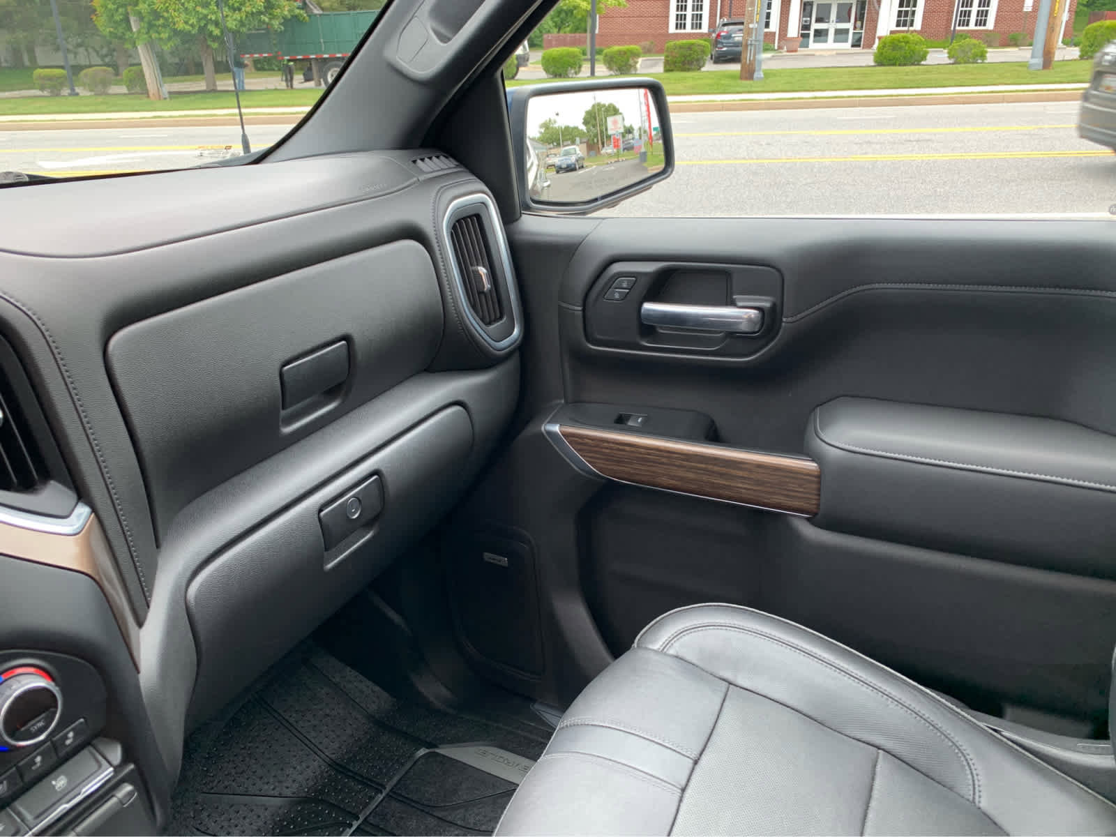 Used 2019 Chevrolet Silverado 1500 High Country w/ Technology Package AWD/4WD image 22