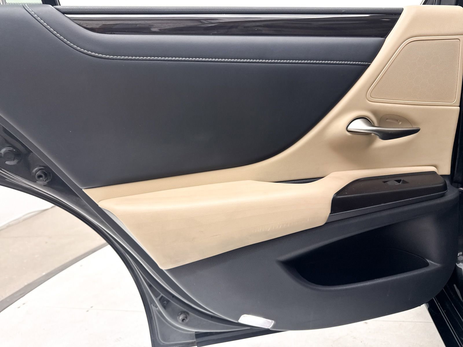 Used 2019 Lexus ES 350 Luxury w/ Accessory Package FWD image 35