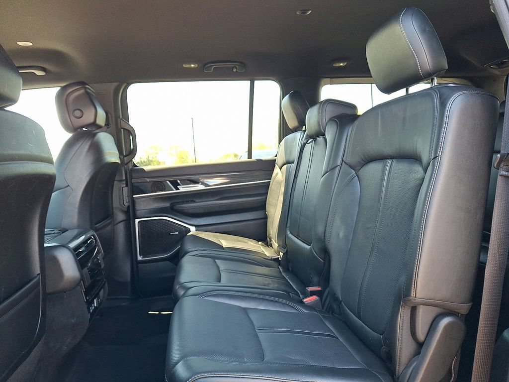 Certified 2022 Jeep Wagoneer Series II AWD/4WD image 10