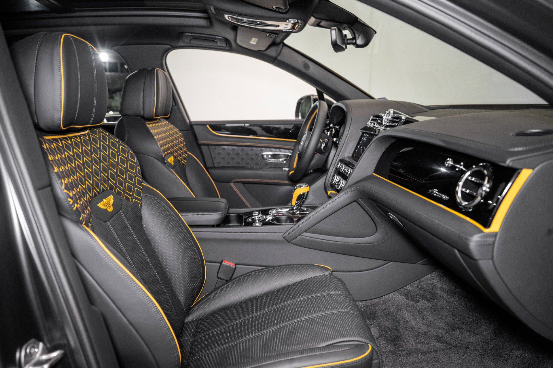 Certified 2024 Bentley Bentayga image 2