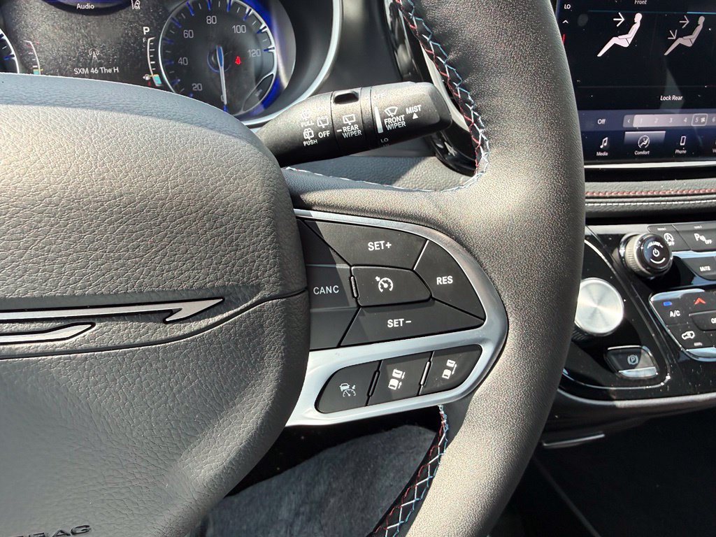 New 2027 Chrysler Pacifica Select FWD image 17