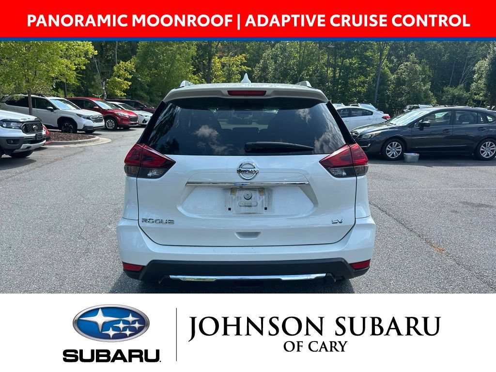 Used 2018 Nissan Rogue SV w/ Sun & Sound Touring Package FWD image 4