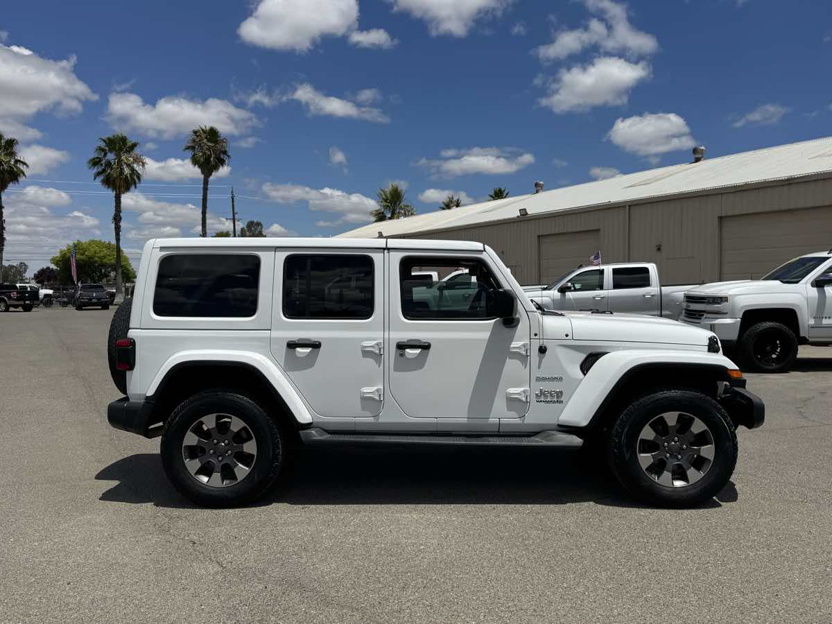 Used 2018 Jeep Wrangler Unlimited Sahara w/ LED Lighting Group AWD/4WD image 10