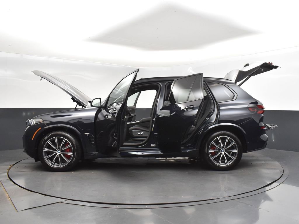 Certified 2026 BMW X5 xDrive50e w/ M Sport Package AWD/4WD image 38