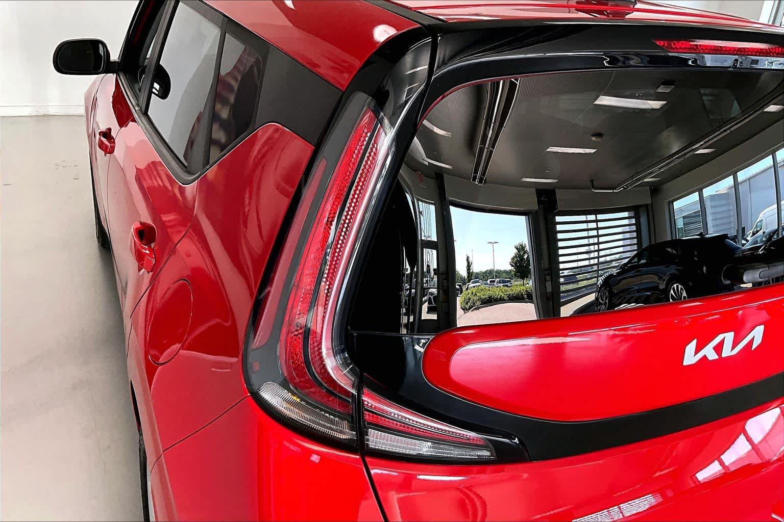 Used 2023 Kia Soul LX w/ LX Technology Package FWD image 29