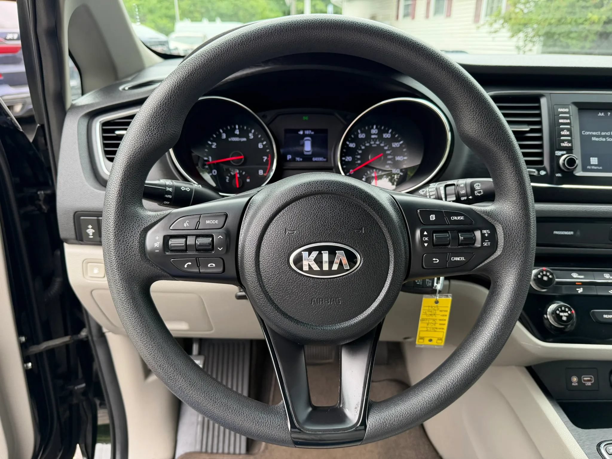 Used 2019 Kia Sedona LX FWD image 23