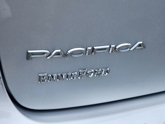 Used 2023 Chrysler Pacifica Touring-L FWD image 10