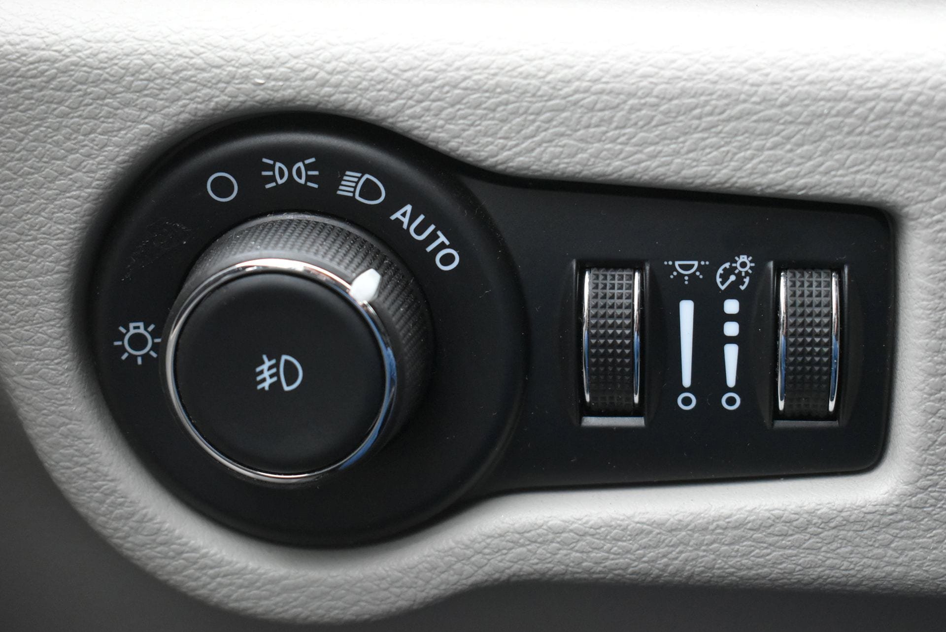 Used 2024 Chrysler Pacifica Touring-L image 18